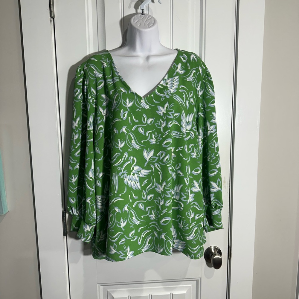 Green Floral V-Neck Blouse with Long Sleeves